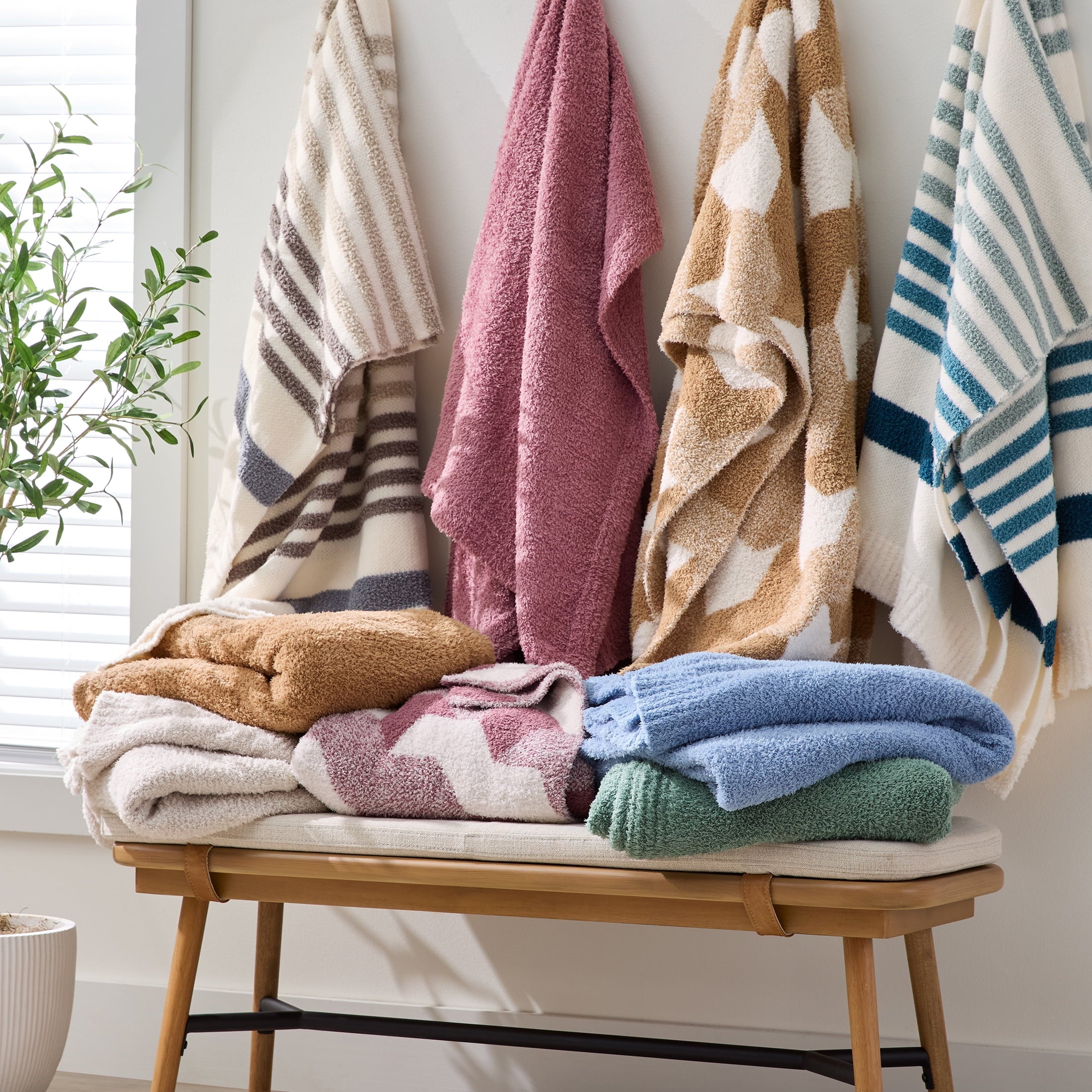 Beige Cozy Knit Throw, 50" x 72" - Image 5