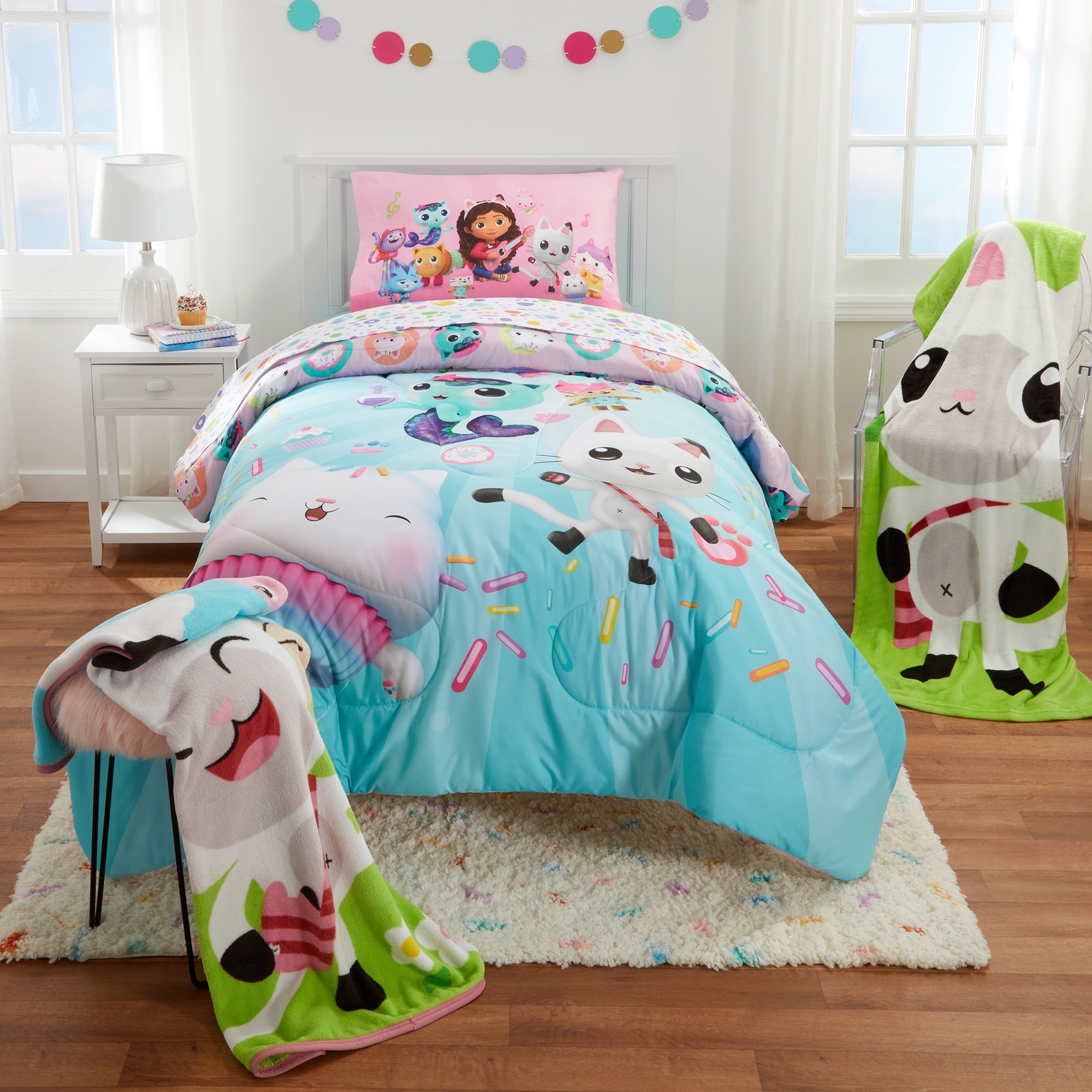 Gabby's Dollhouse Kids Comforter and Pillowcase, 2-Piece Set, Twin/Full, Reversible - Image 2