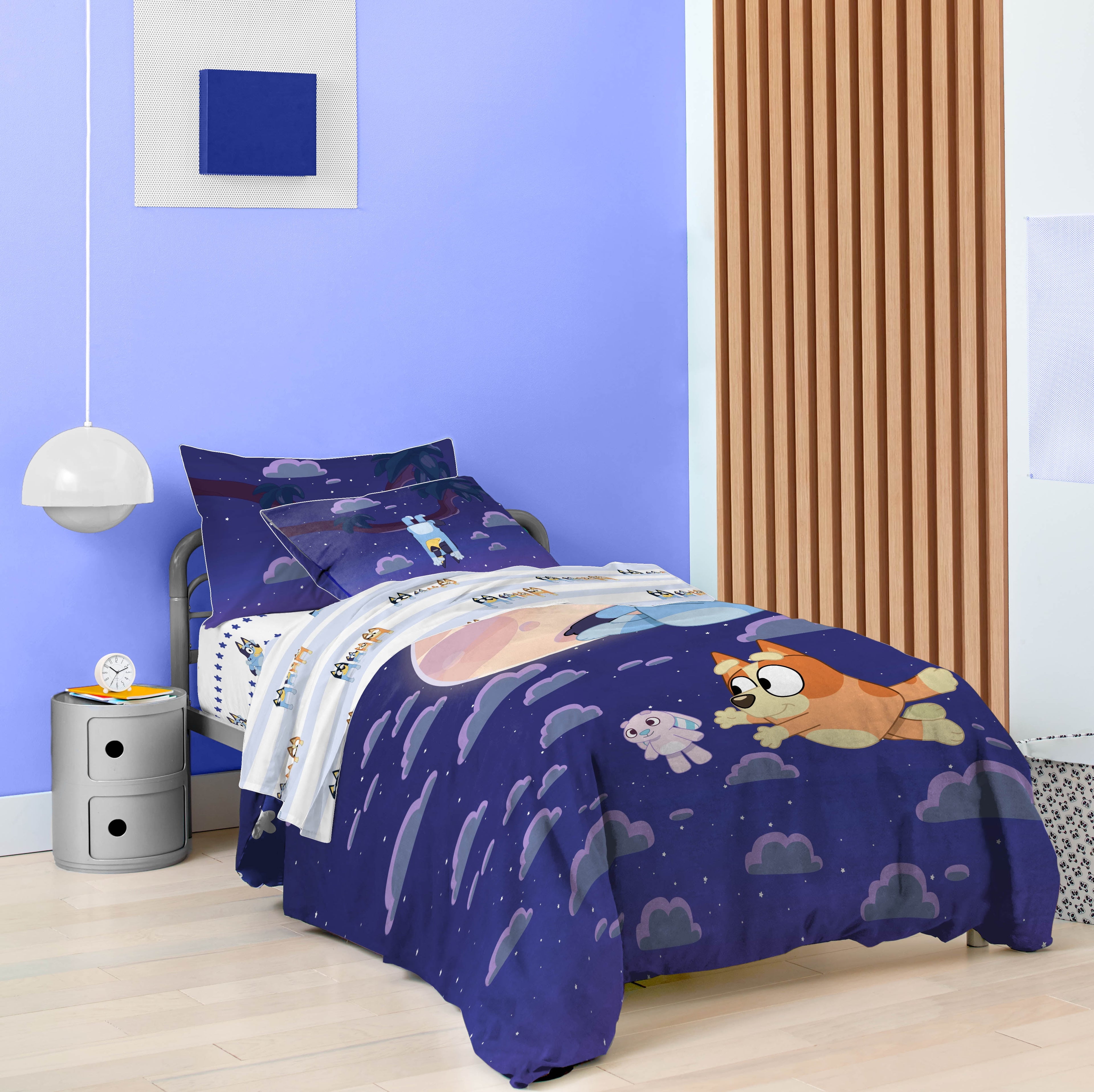 Bluey Dream Kids 2 Piece Blue Reversible Comforter and Pillowcase Bedding Set, Twin/Full - Image 2