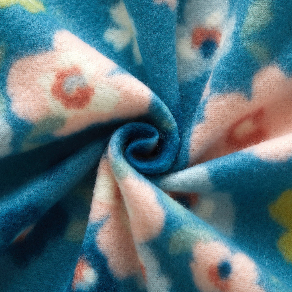 Mainstays Cozy Fleece Throw Blanket Delightful Floral 50" x 60", All Ages - Image 3
