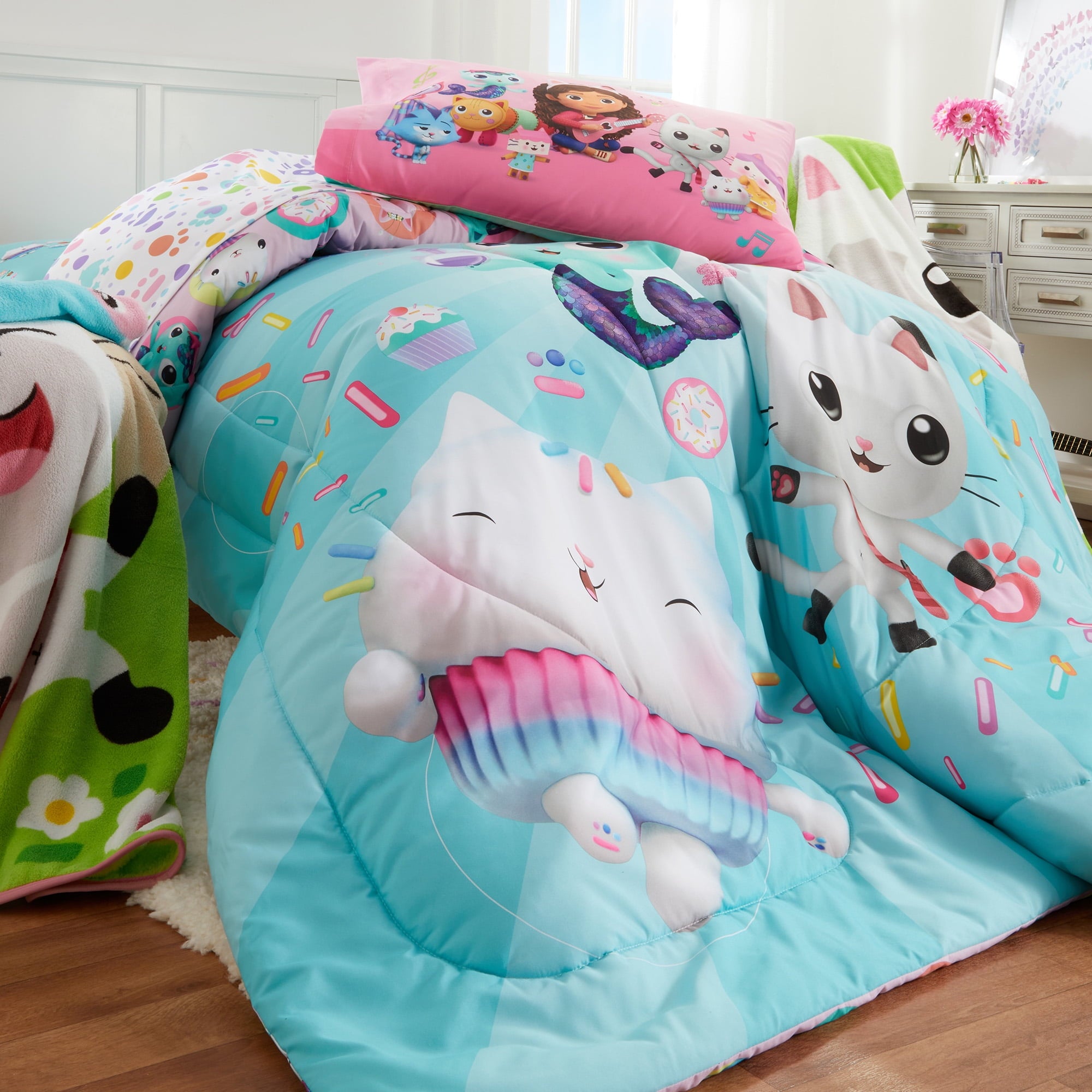 Gabby's Dollhouse Kids Comforter and Pillowcase, 2-Piece Set, Twin/Full, Reversible - Image 5
