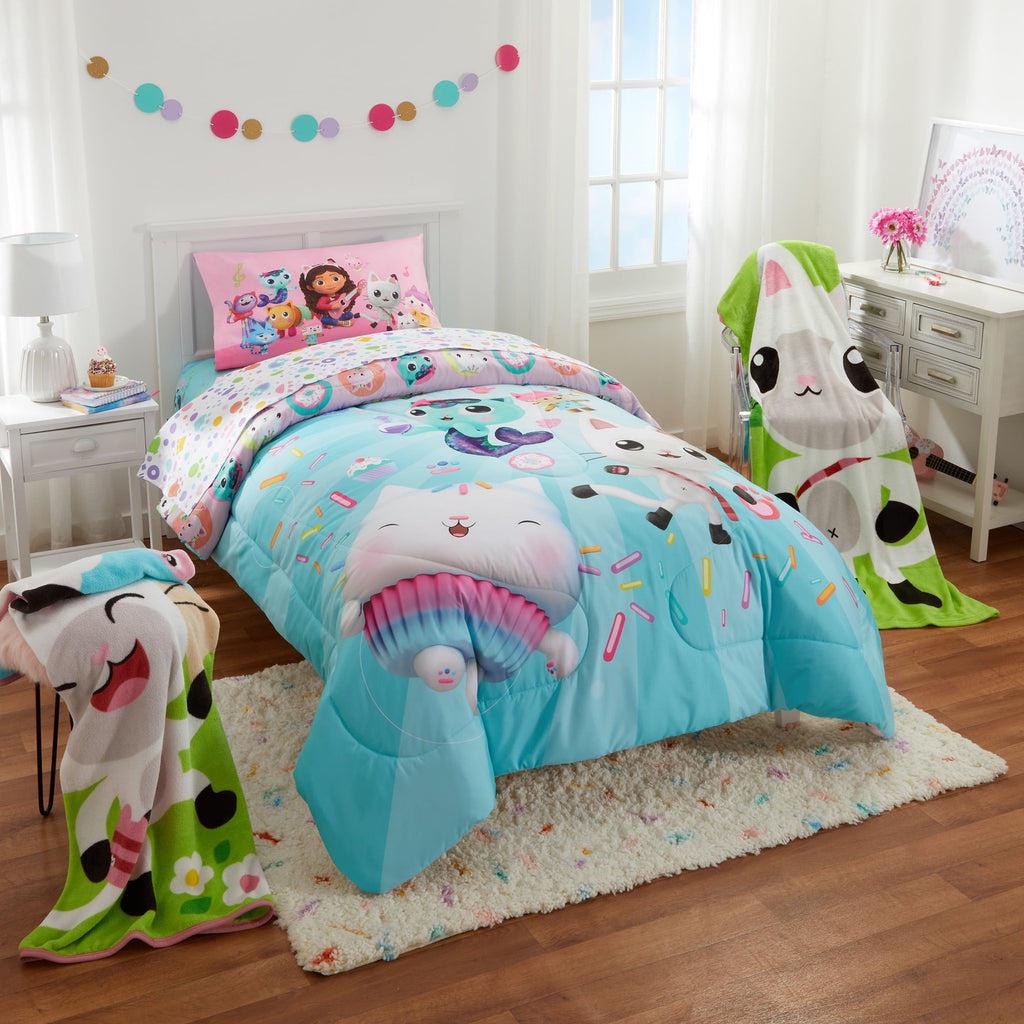 Gabby's Dollhouse Kids Comforter and Pillowcase, 2-Piece Set, Twin/Full, Reversible - Image 4