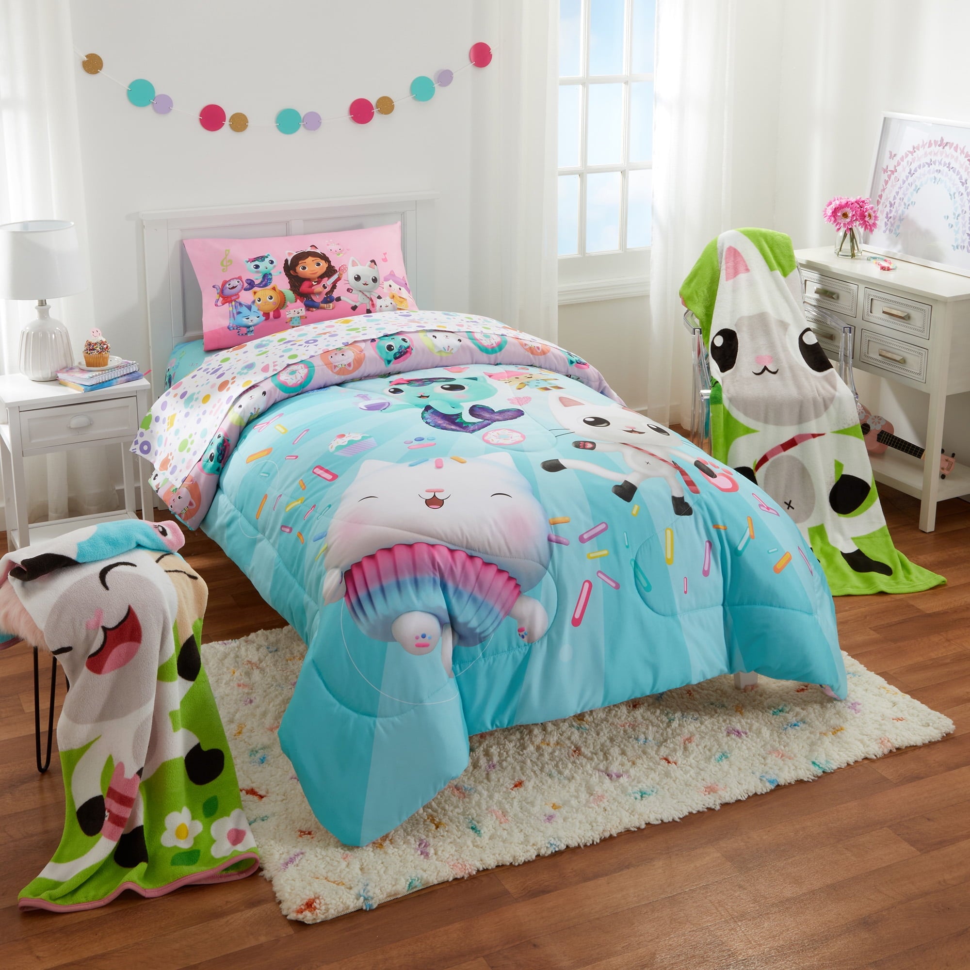 Gabby's Dollhouse Kids Comforter and Pillowcase, 2-Piece Set, Twin/Full, Reversible - Image 4