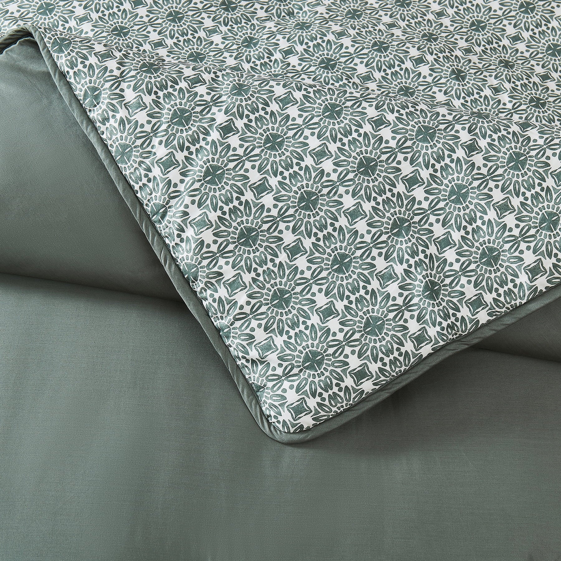 3-Piece 400 Thread Count Flag Stone Green Cotton Lyocell Blend Comforter Set, Adult King - Image 3