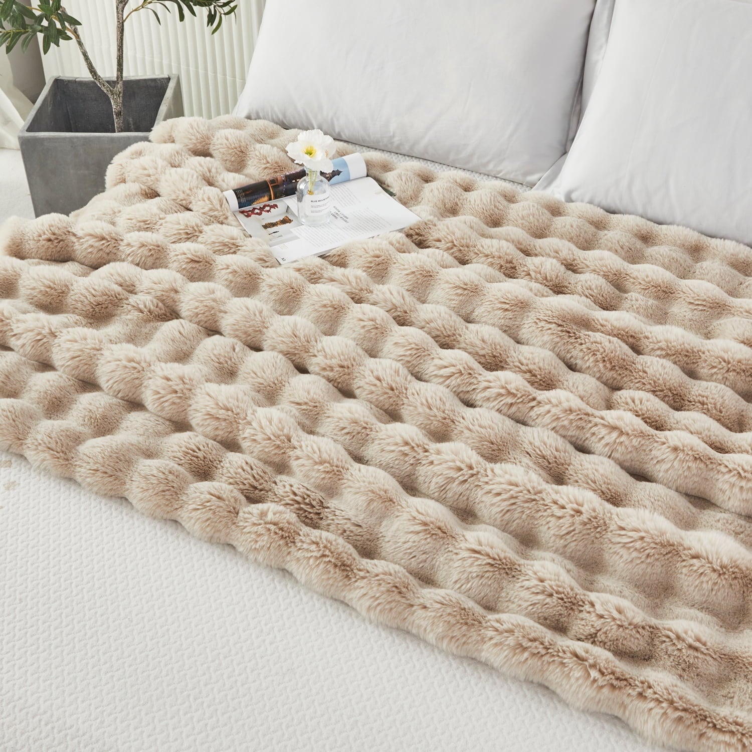 URBONUR Taupe Faux Fur Bubble Blankets for Couch Chair Sofa Luxury Fluffy Thick Bubble Throw Blanket Furry Blanket Fuzzy Soft Plush Shaggy T - Image 5