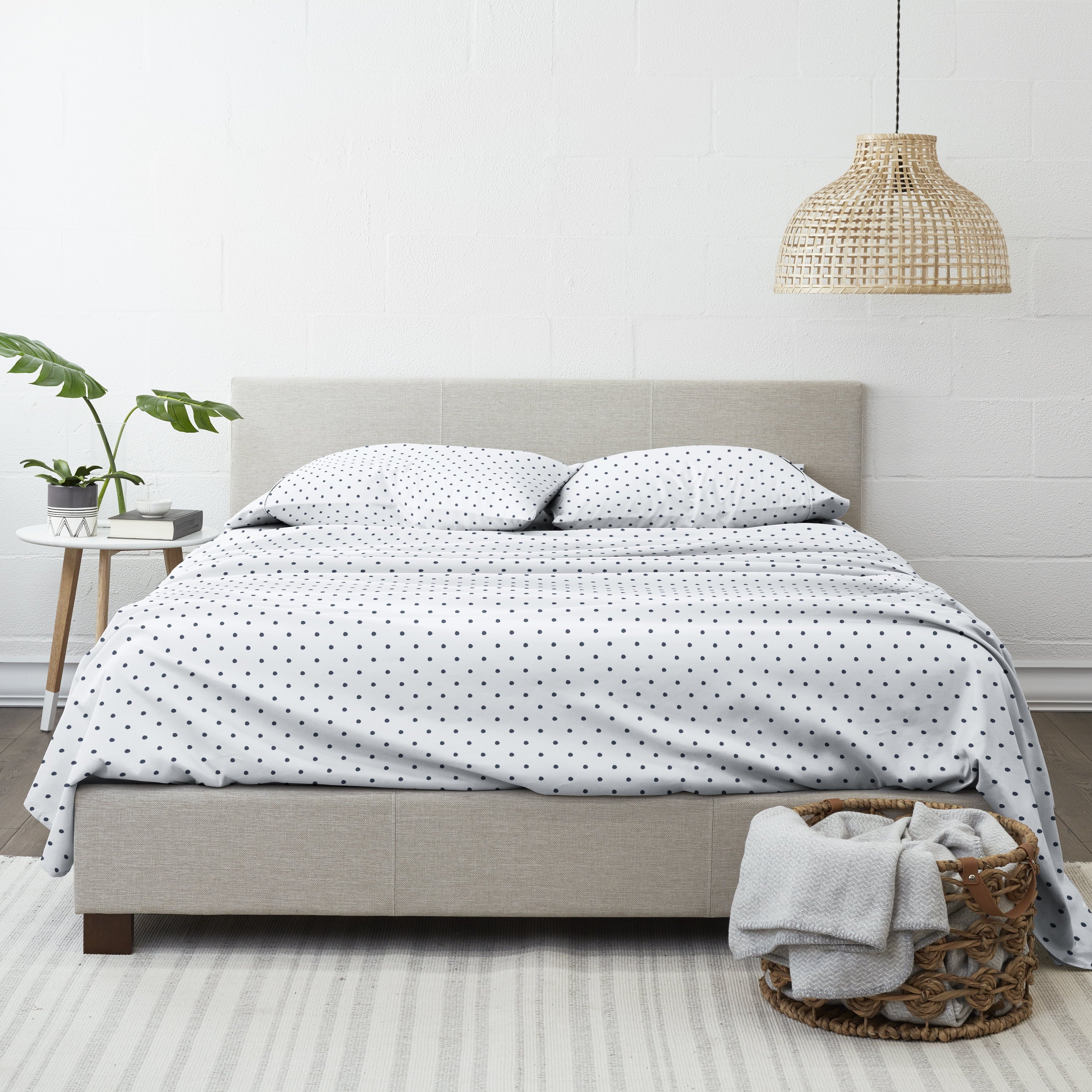 Noble Linens 4 Piece Pattern Microfiber Bed Sheets Set, Navy Dots, California King - Image 2
