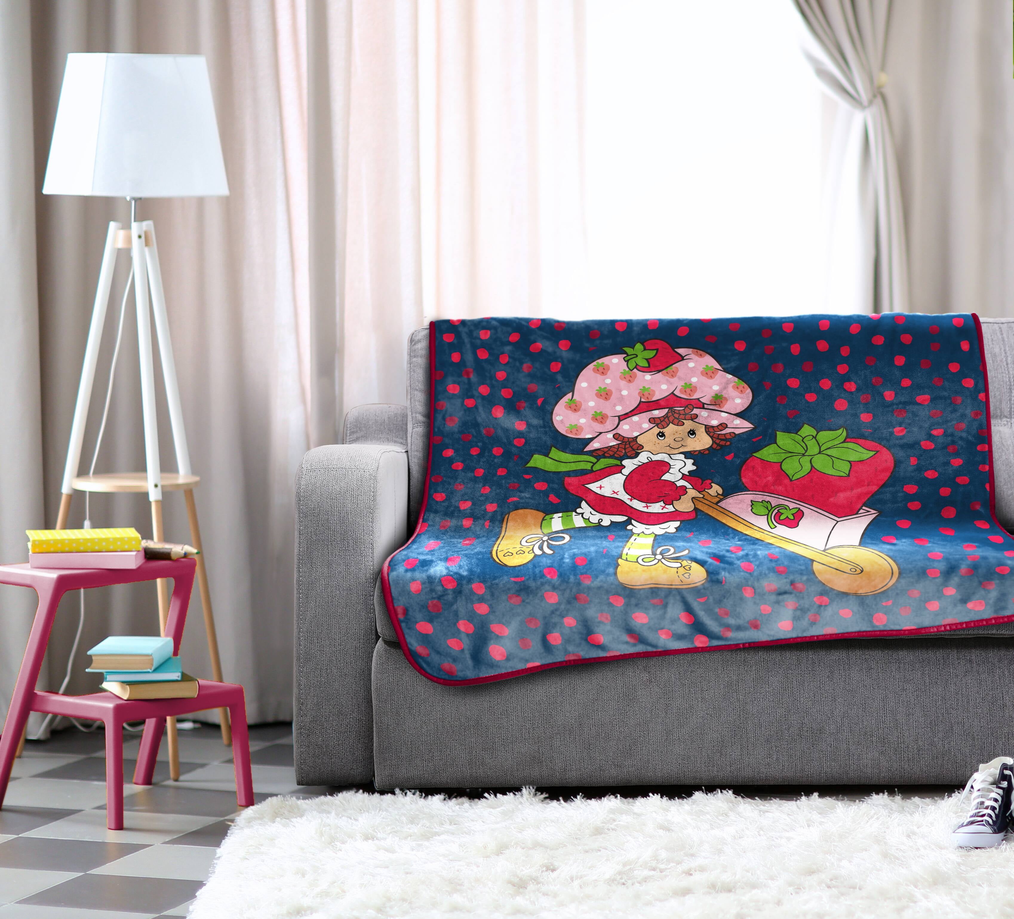 Strawberry Shortcake Berry Meadows 46" x 60" Coral Fleece Throw Blanket, Kids, Polyester, Navy - Image 6