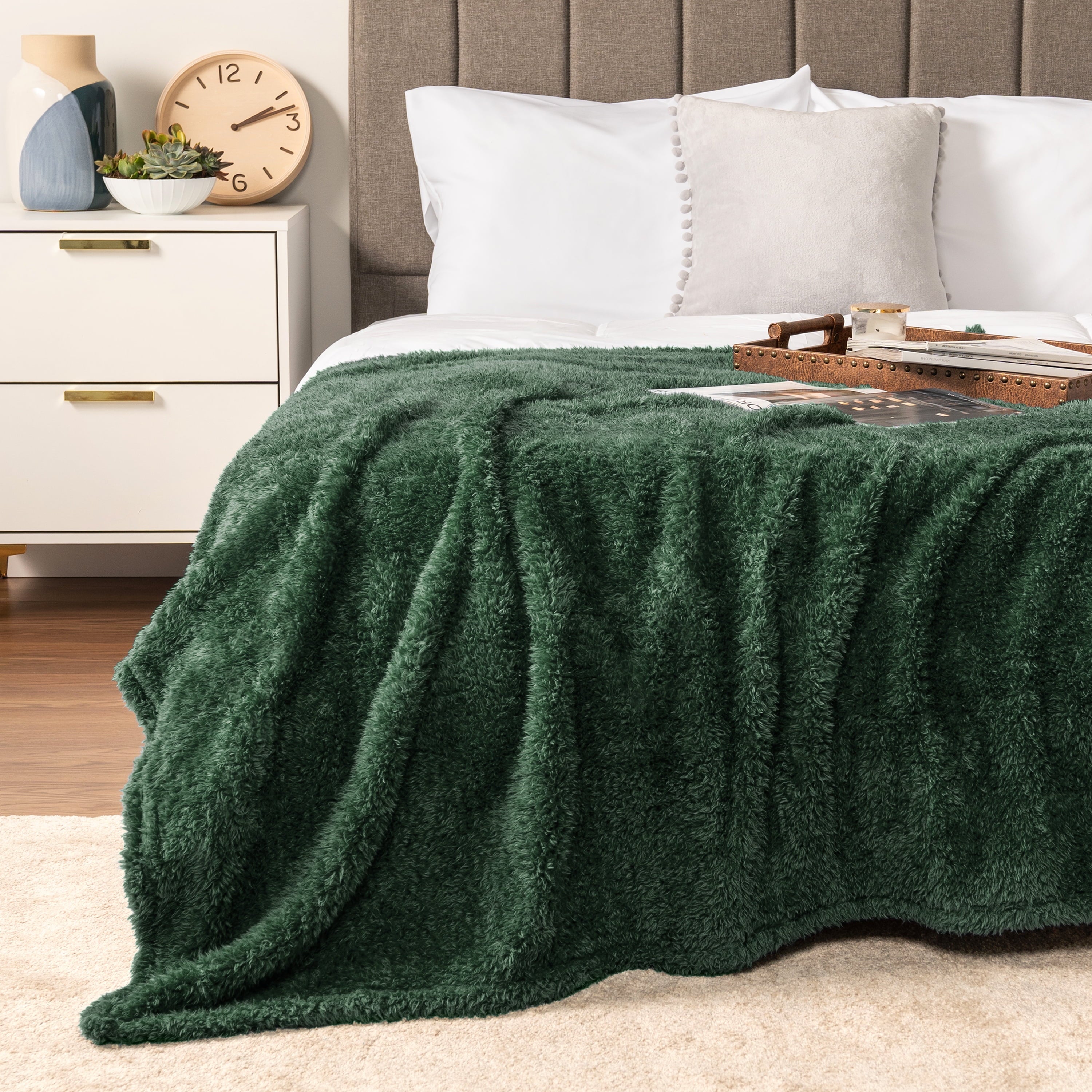 PAVILIA Sherpa Throw Blanket For Couch Sofa, Emerald Green Fluffy Warm Plush Blanket for Bed, Cozy Super Soft Lightweight Throw, Fuzzy Decor - Image 5