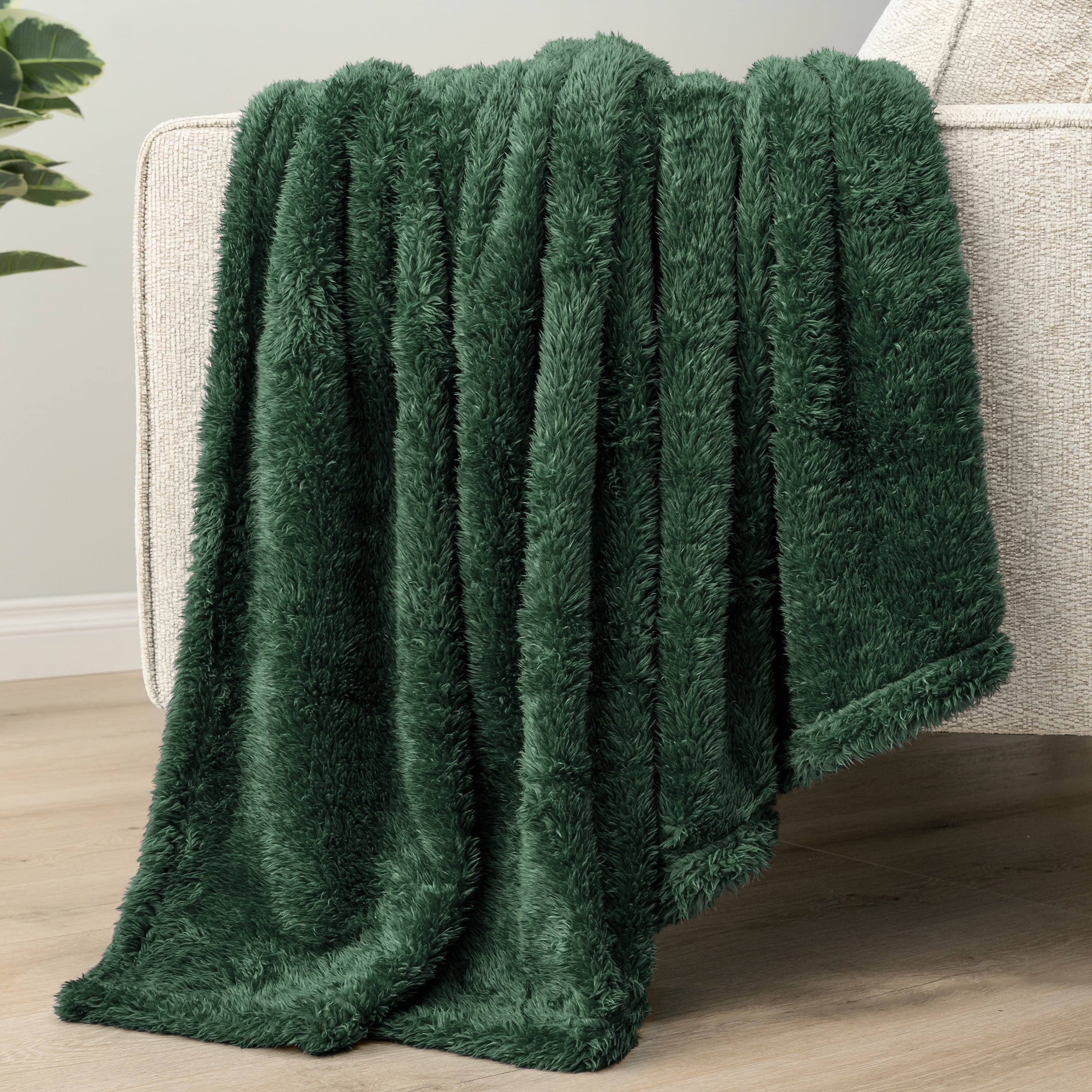 PAVILIA Sherpa Throw Blanket For Couch Sofa, Emerald Green Fluffy Warm Plush Blanket for Bed, Cozy Super Soft Lightweight Throw, Fuzzy Decor - Image 6