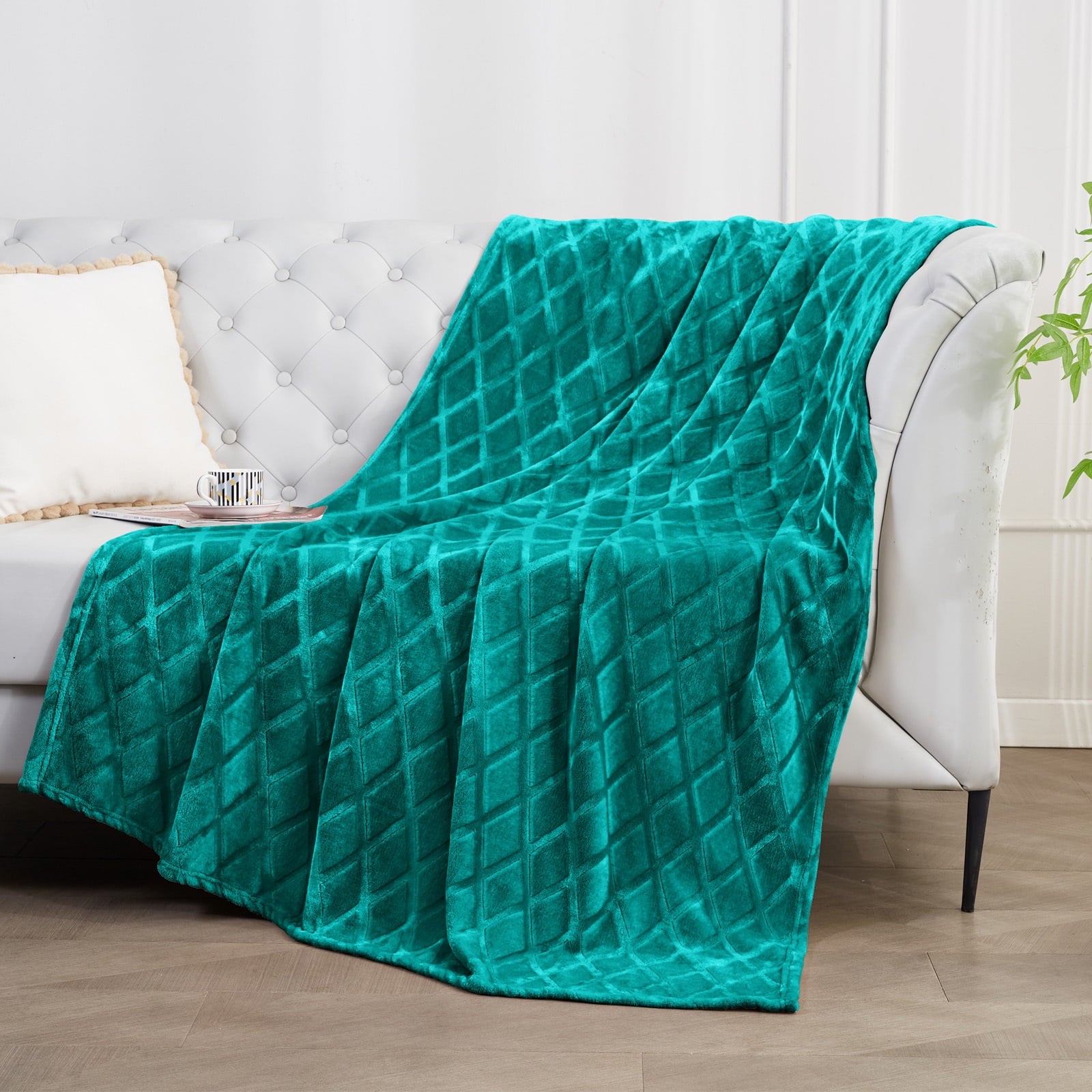 Exclusivo Mezcla Large Soft Throw Blanket for Couch, 50x70 Inches Diamond Geometry Pattern Velvet Fleece Blanket, Cozy, Warm and Lightweight - Image 3