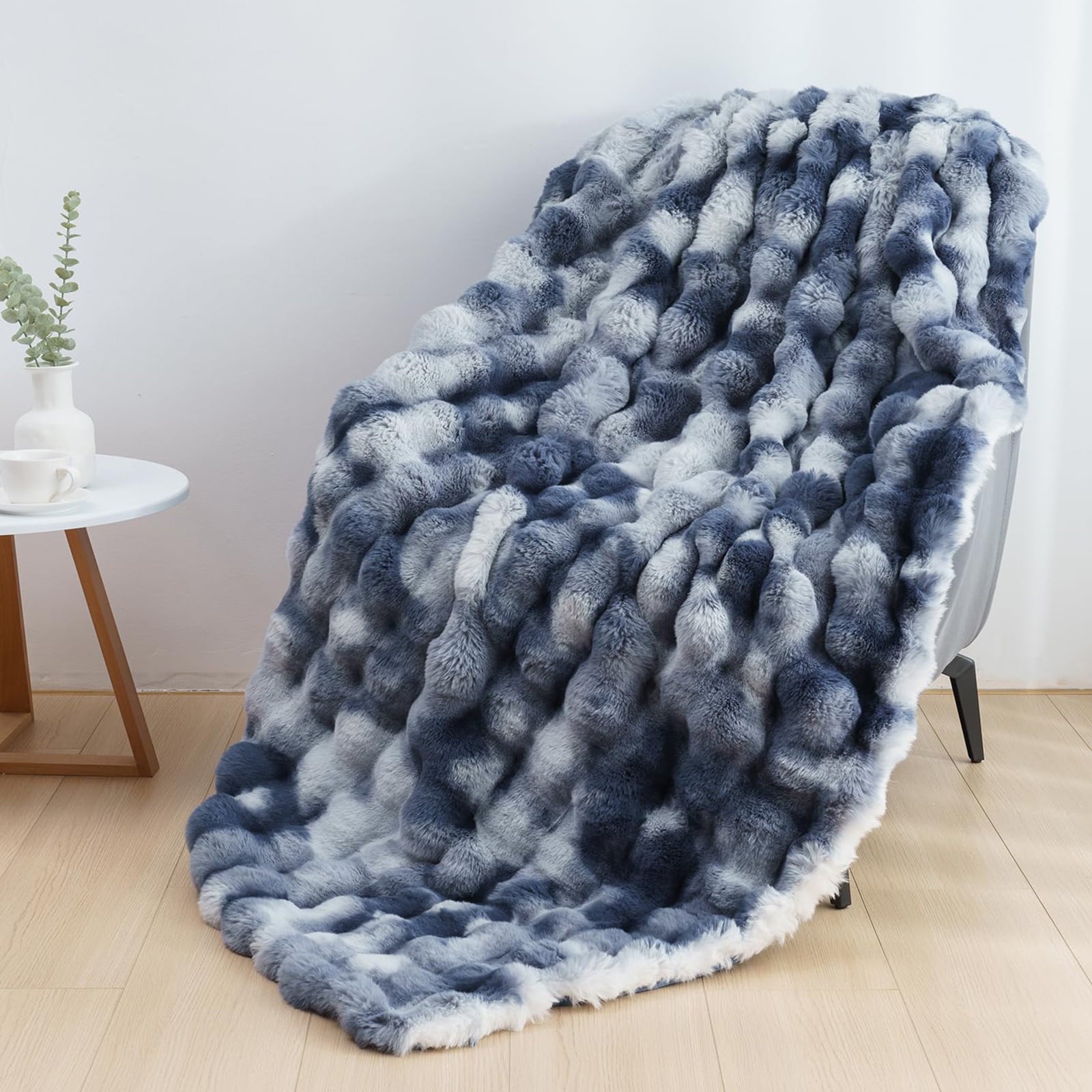 Faux Fur Throw Blanket for Couch Luxury Fluffy Thick Bubble Blanket Warm Cozy Throw for Bedroom Living Room, 50" x 60...