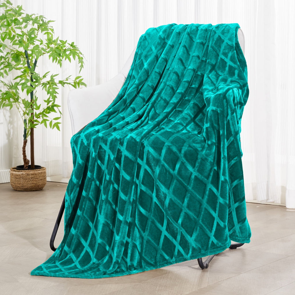 Exclusivo Mezcla Large Soft Throw Blanket for Couch, 50x70 Inches Diamond Geometry Pattern Velvet Fleece Blanket, Cozy, Warm and Lightweight