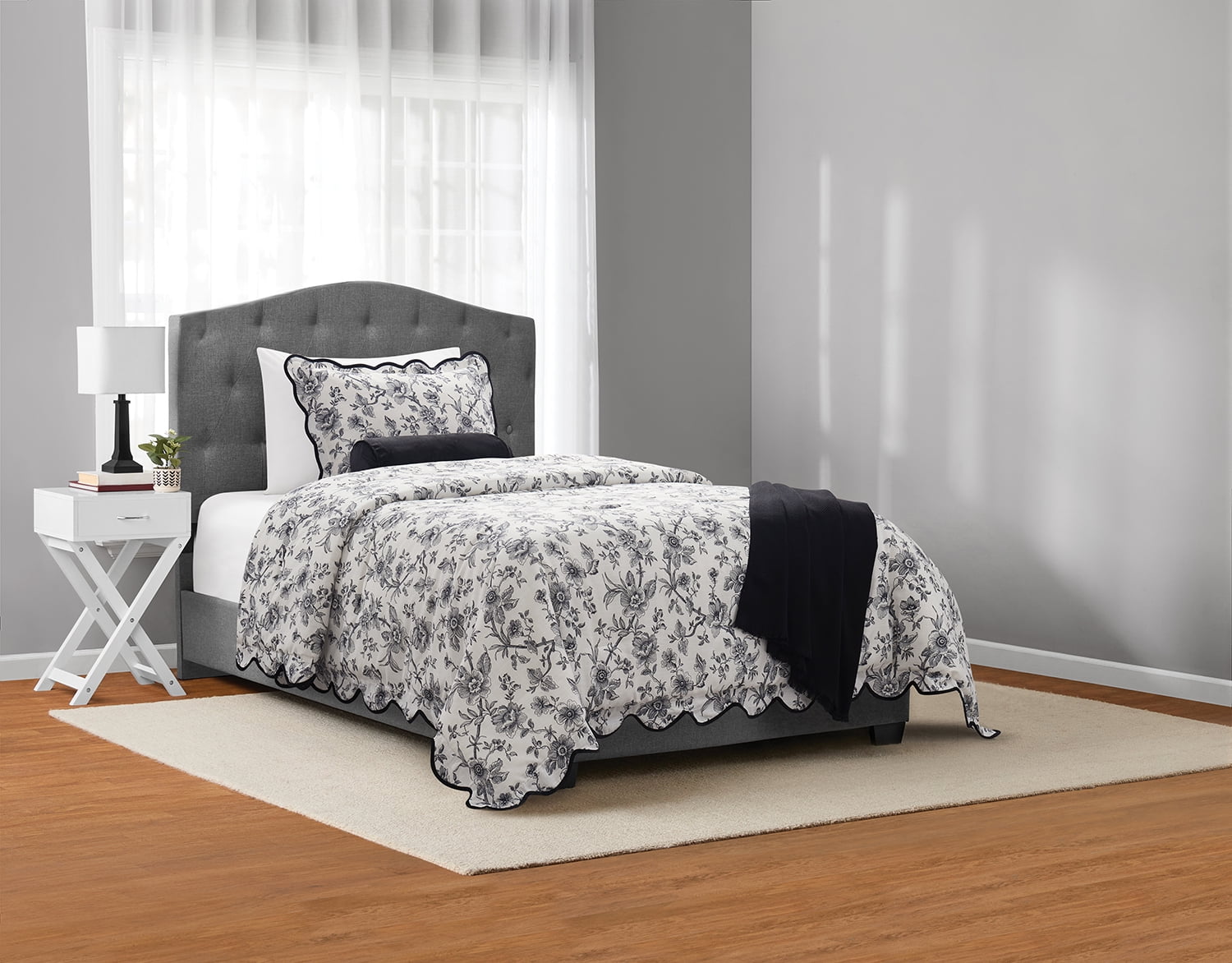 Mainstays Floral Scallop 4-Piece White/Black Comforter Set, Twin/Twin XL