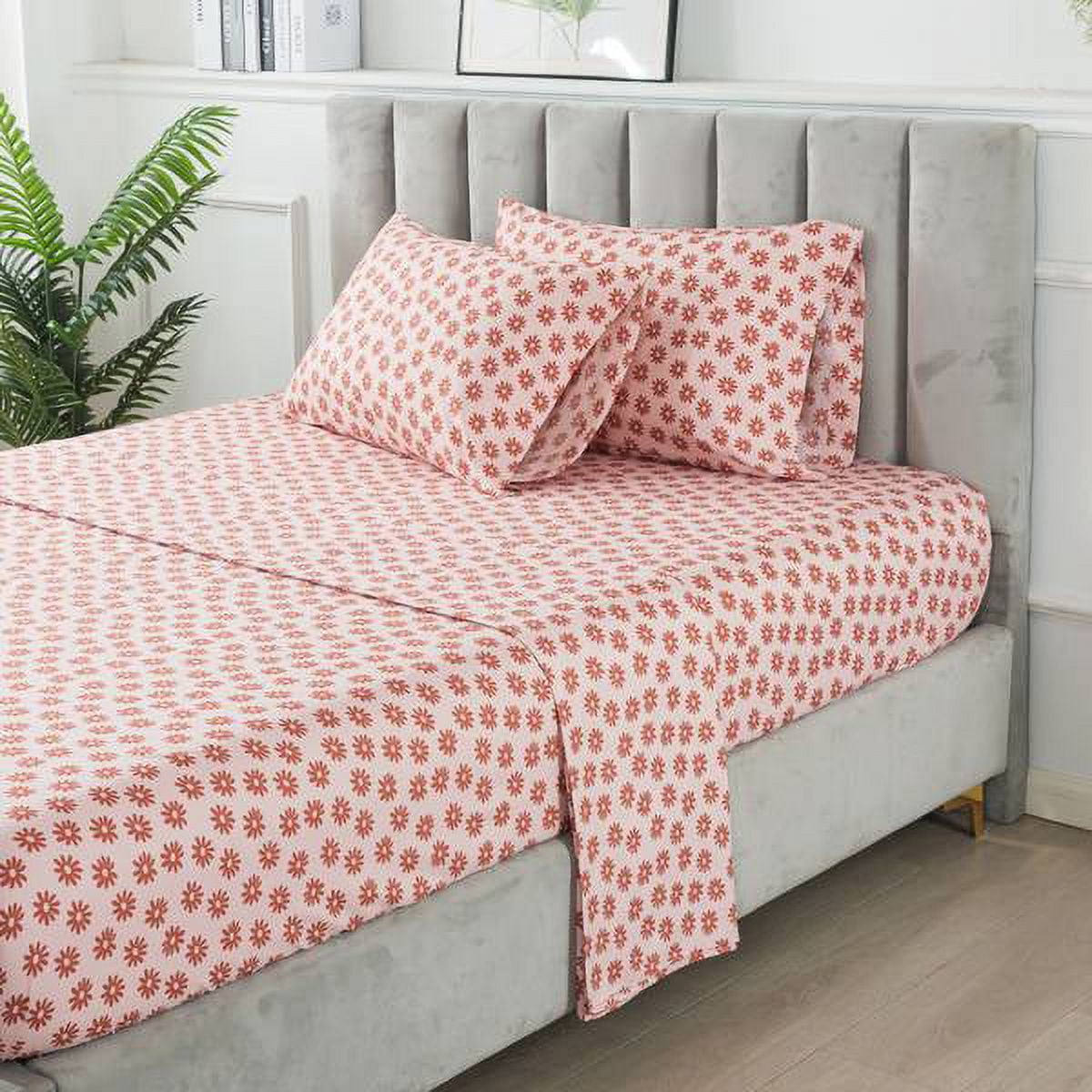 7-Piece Reversible Bed in a Bag Comforter Set with Sheets, Pink, Queen - Image 4