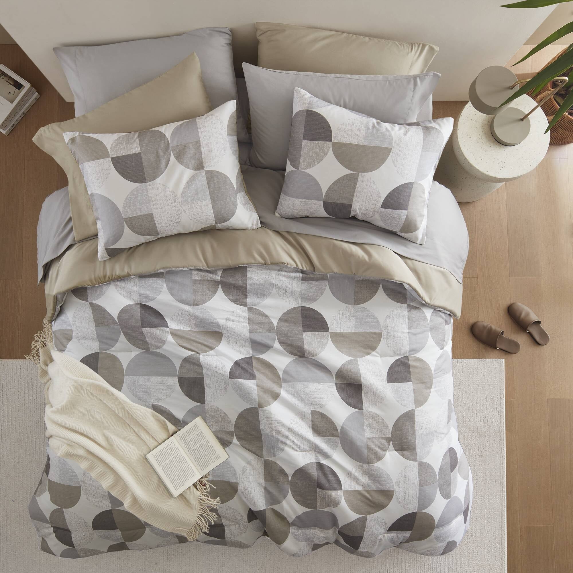 Full/Queen Size Comforter Set, Tan/Gray Bedding Set for All Seasons, 3-Piece Round Geometric Print Bedding Comforter Set - Image 5