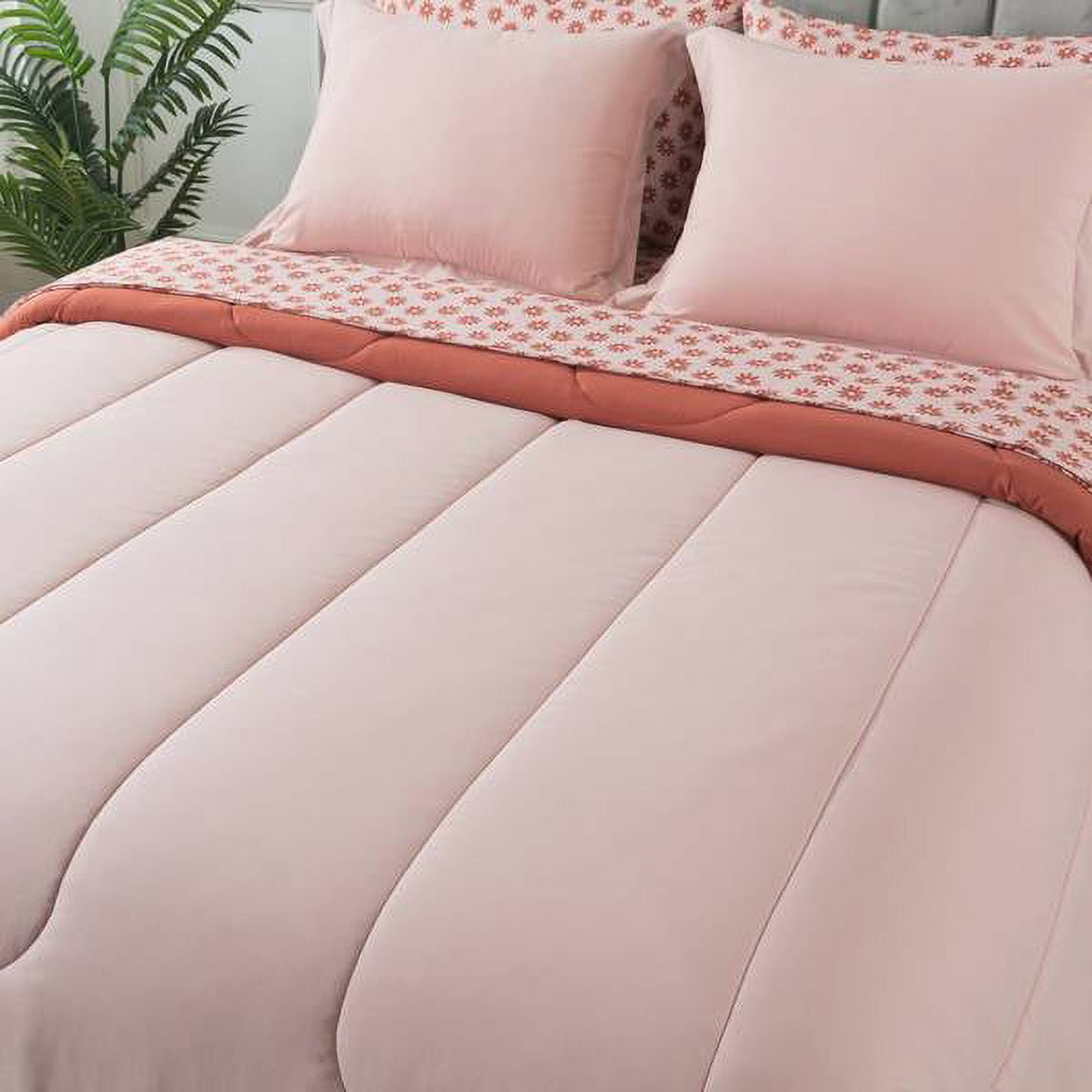 7-Piece Reversible Bed in a Bag Comforter Set with Sheets, Pink, Queen - Image 5
