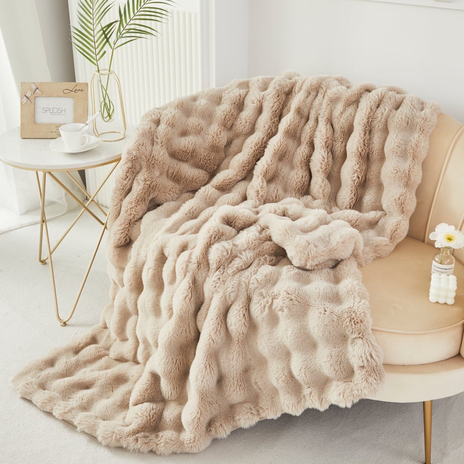 URBONUR Taupe Faux Fur Bubble Blankets for Couch Chair Sofa Luxury Fluffy Thick Bubble Throw Blanket Furry Blanket Fuzzy Soft Plush Shaggy T - Image 4