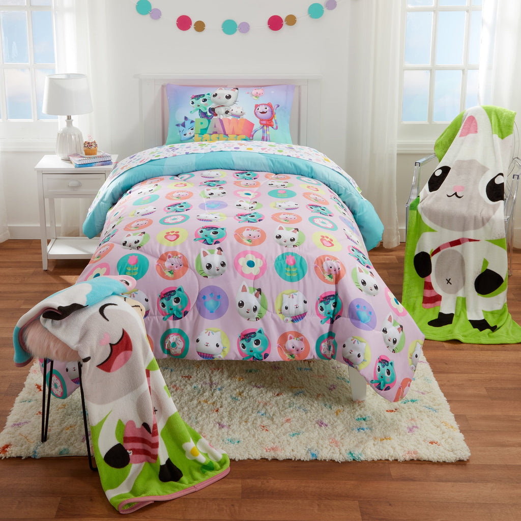 Gabby's Dollhouse Kids Comforter and Pillowcase, 2-Piece Set, Twin/Full, Reversible - Image 3