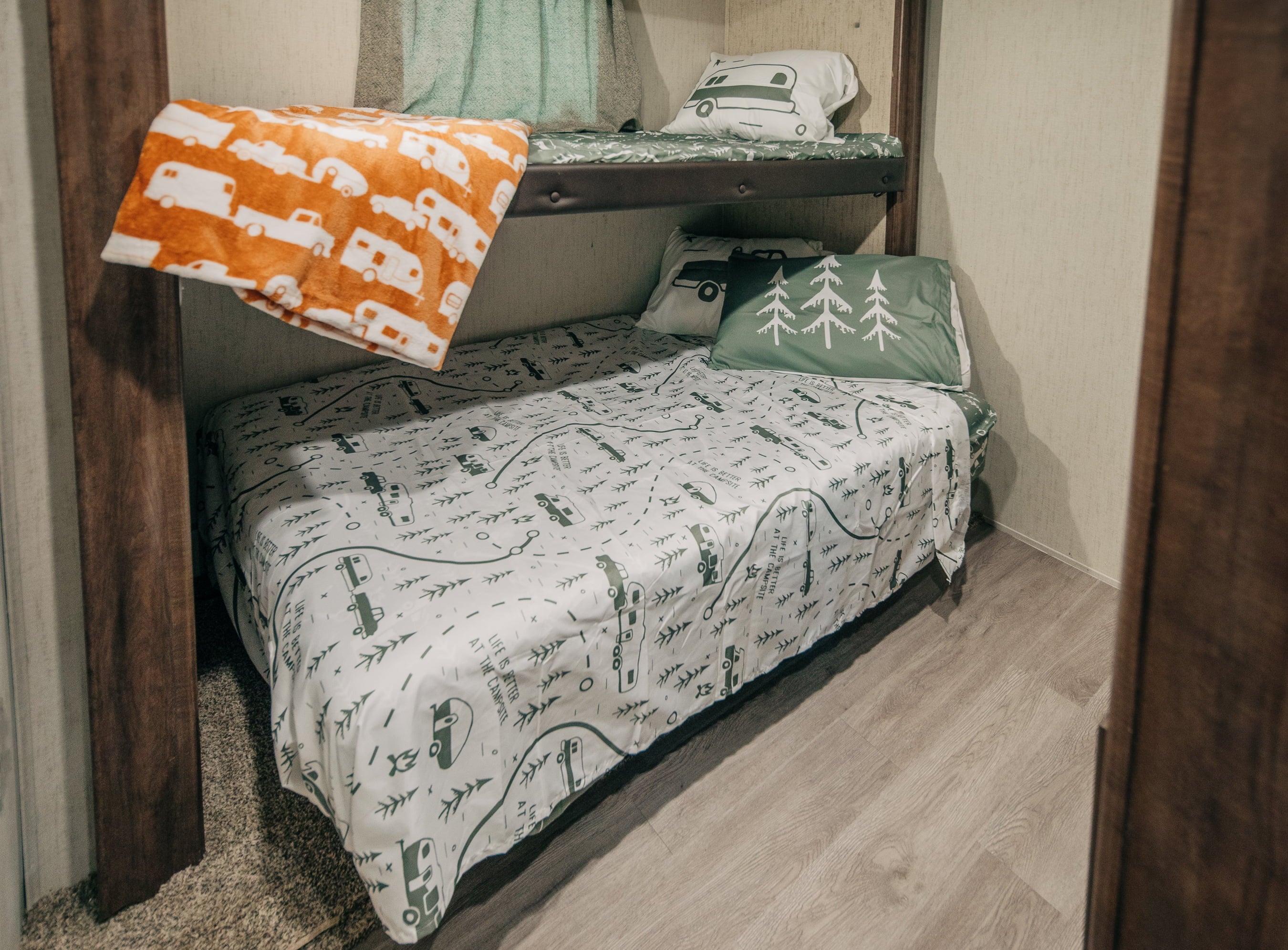 RV Queen Bed Sheet Set, Green Map, Polyester (53476) - Image 3